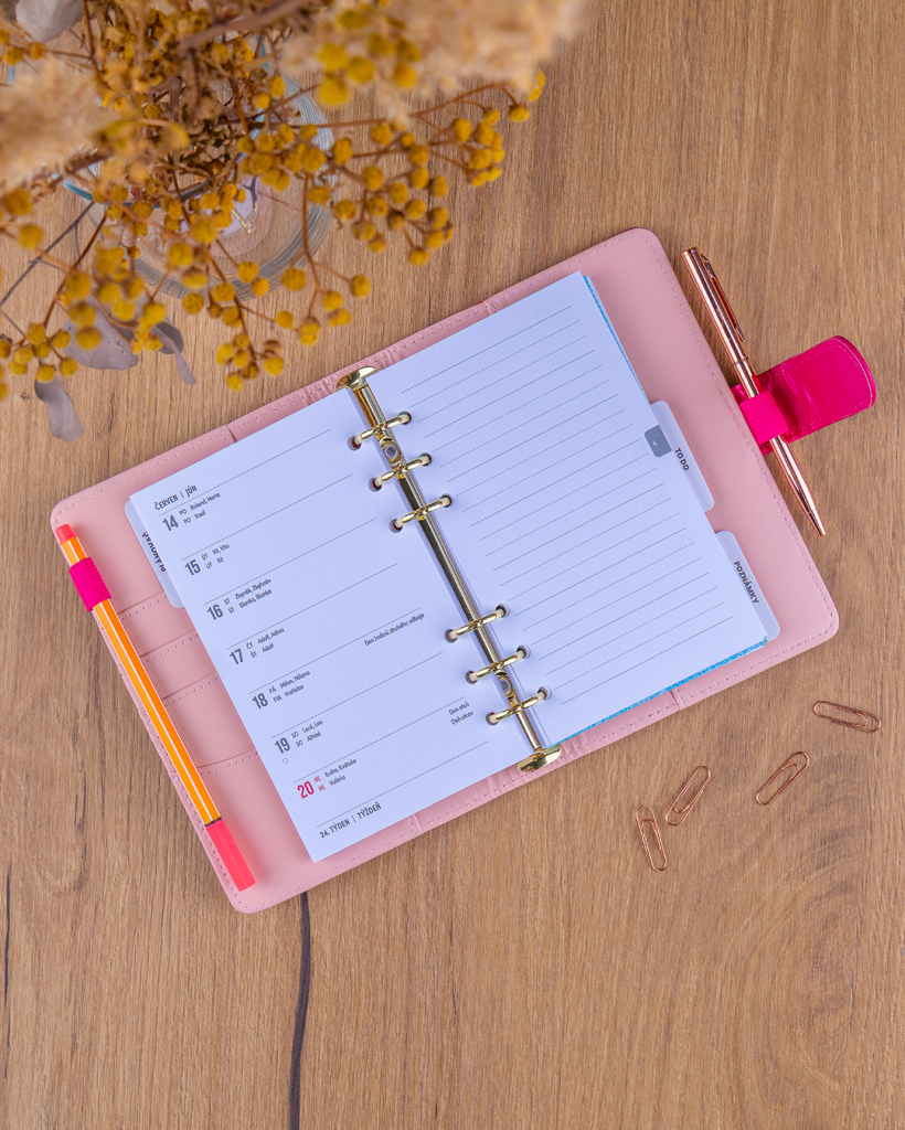 NOTIQUE Refill – Týdenní kroužkový diář s vyměnitelnými listy 2027, fuchsiový, 12,5 x 19 cm